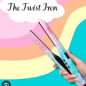 ARIA , THE TWIST PASTEL DREAM FLAT IRON, NWT